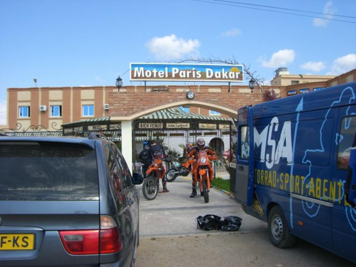 Motel Paris Dakar Selouane Bagian luar foto