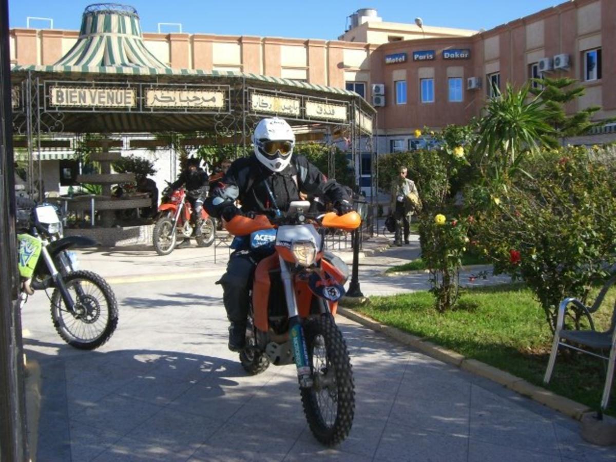 Motel Paris Dakar Selouane Bagian luar foto