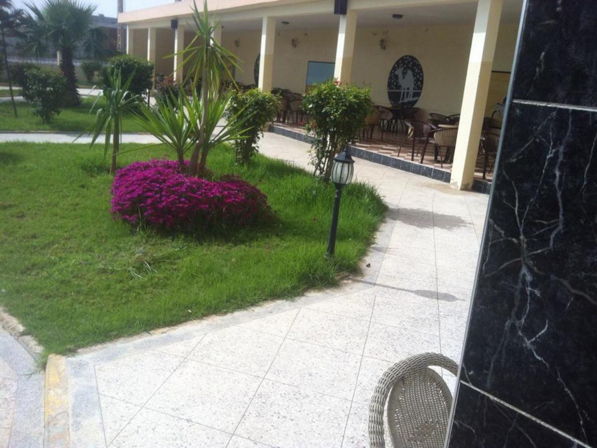 Motel Paris Dakar Selouane Bagian luar foto