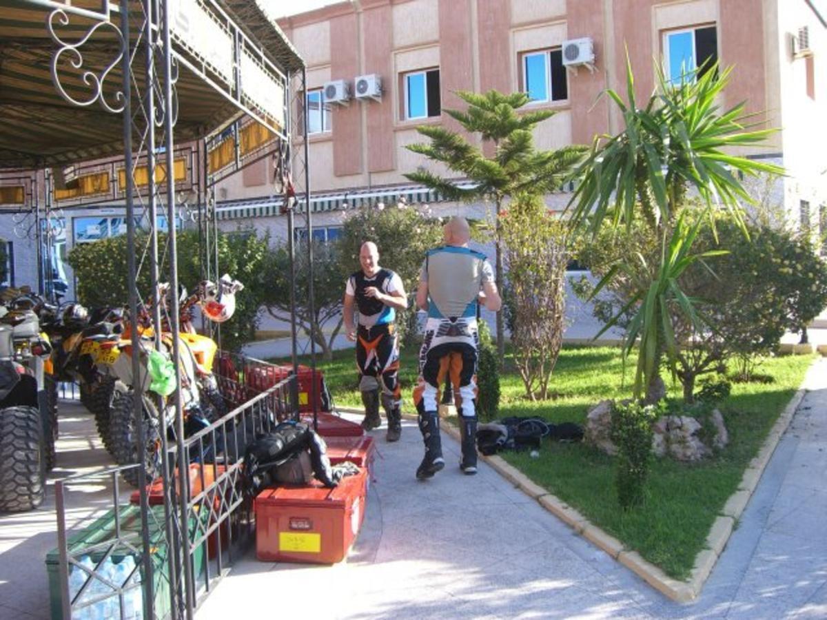 Motel Paris Dakar Selouane Bagian luar foto