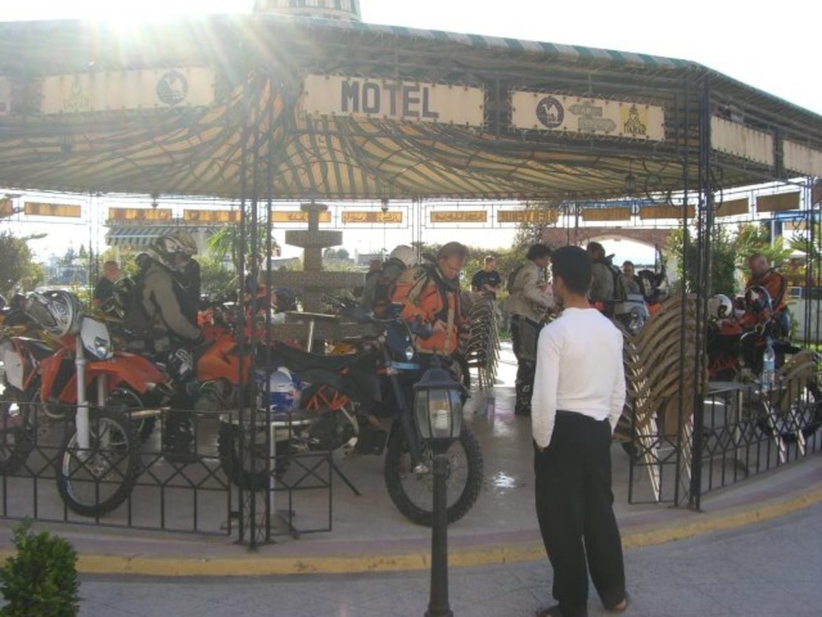 Motel Paris Dakar Selouane Bagian luar foto